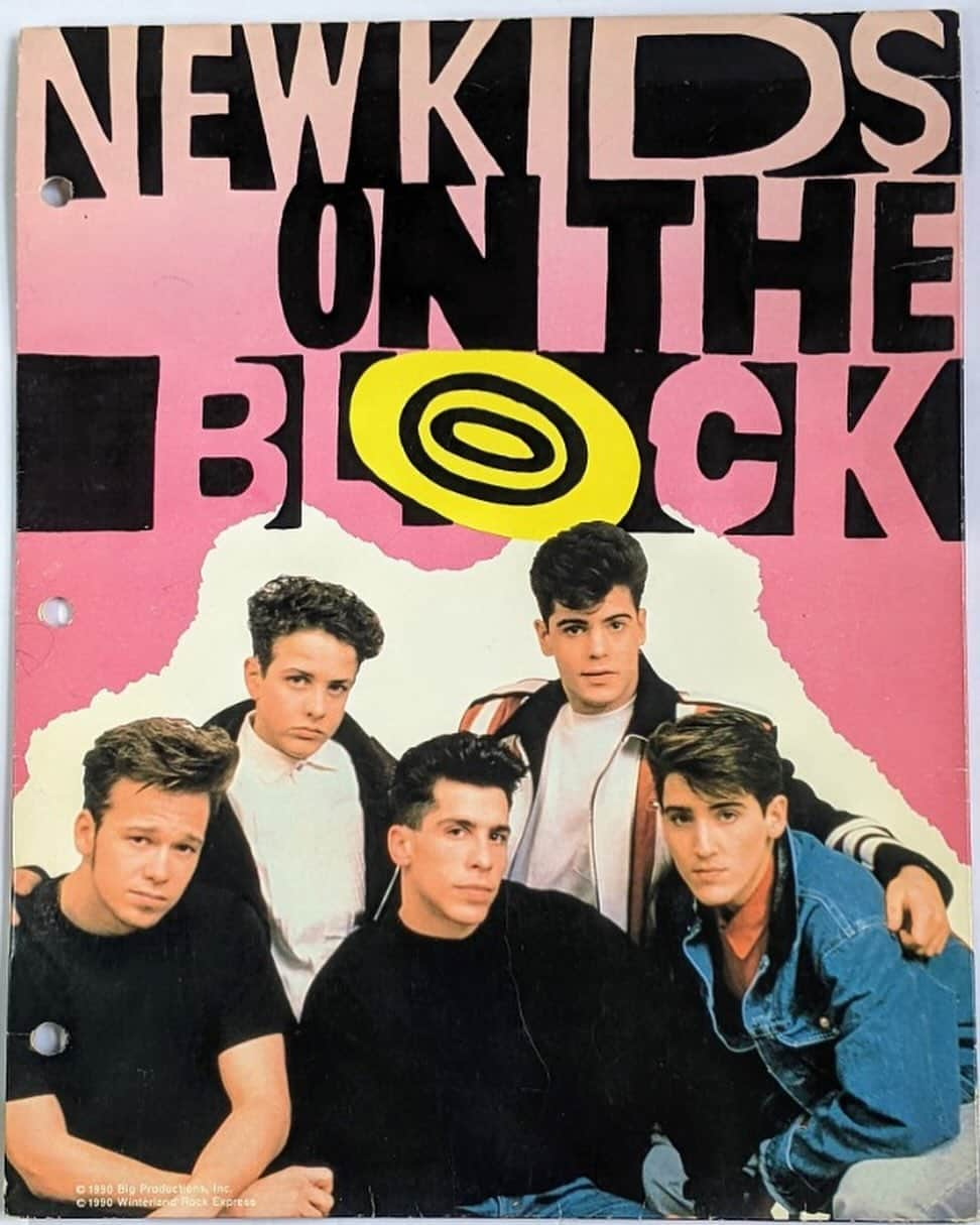 ニュー・キッズ・オン・ザ・ブロックのインスタグラム：「Blockheads, were you the coolest in school with your NKOTB school supplies? #90sKids」