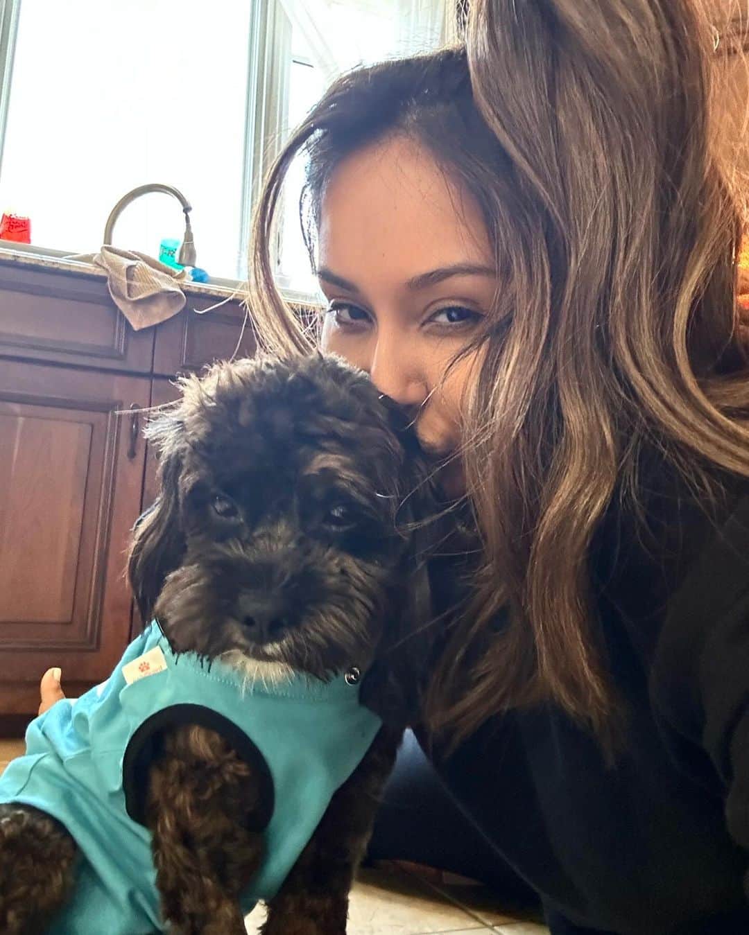 ニコール・ ポリッツィさんのインスタグラム写真 - (ニコール・ ポリッツィInstagram)「MY ROCKY! I’ve been a mess these last few days with my 4th child undergoing surgery!! I want to say thank you so much to @stfrancisvmc for taking care of my baby!! So grateful Rocky has the best care!  BRB, going to cuddle & spoil him all day! 🤕🩹❤️‍🩹」12月14日 2時30分 - snooki