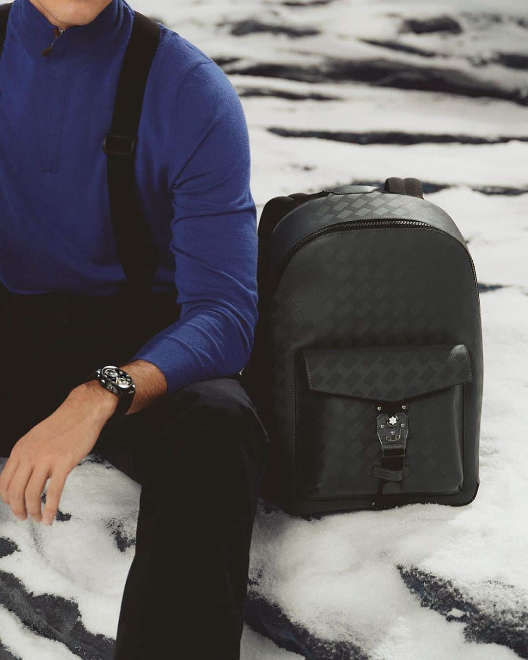 モンブランのインスタグラム：「​No matter where the holiday season takes you, the Montblanc Extreme 3.0 Backpack is the perfect companion. With its striking geometric pattern, it fits naturally into the mountainous backdrop of Mont Blanc.  #HeartWritten #InspireWriting #GiftMontblanc」