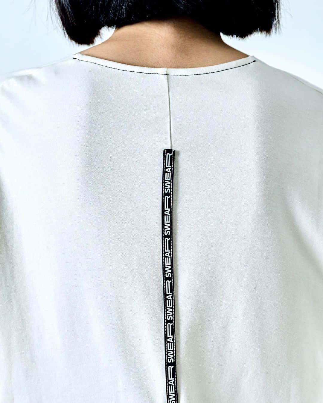 スウェアさんのインスタグラム写真 - (スウェアInstagram)「Our branded rubber trims on our new limited editions T-shirts.   #SWEARXXX」12月14日 2時47分 - swearlondon