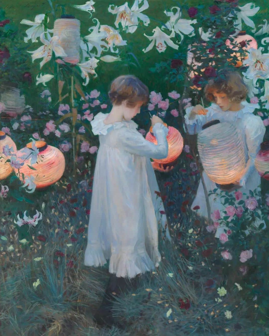 テート・ギャラリーのインスタグラム：「Glowing a wonderful and warming orange, Sargent’s painting of Dolly and Polly Barnard is one of our absolute favourites. 🧡 ✨  The title of this artwork comes from the song 'The Wreath', by 18th century composer Joseph Mazzinghi, which was popular in the 1880s. John Singer Sargent and his friends, including illustrator Frederick Barnard (the girls's father), frequently sang around the piano in Broadway, where Sargent was staying. The song asks the question 'Have you seen my Flora pass this way?' to which the answer is 'Carnation, Lily, Lily, Rose'.  Sargent painted the work from life in the garden of the Broadway house. There were only a few minutes each evening where the light was right. He would place his easel and paints, pose the models beforehand, and wait for the right moment to start. As summer ended and the flowers died, he replaced them with pot plants.   'Carnation, Lily, Lily, Rose, 1885–6' is currently on free display at Tate Britain, and will be in our upcoming exhibition #SargentAndFashion - a celebration of Sargent's remarkable paintings - opening 22 February 2024. 🖌️」