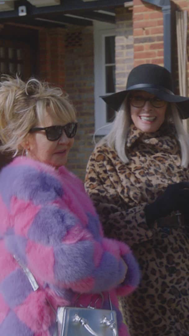 ボーイ・ジョージのインスタグラム：「The elixir of youth, in a bottle of scotch... The iconic trio @diane_keaton, @lulukc and #PatriciaHodge discover you’re never too old, to become young.  #ArthursWhisky, coming to Sky Cinema Jan 1.」
