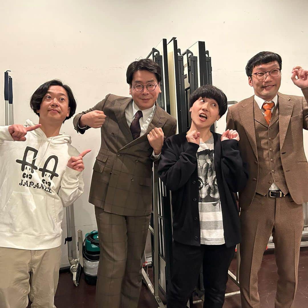 ウネモトモネさんのインスタグラム写真 - (ウネモトモネInstagram)「同期っていいよね。 #ジャパネーズ  #男性ブランコ」12月14日 3時02分 - unemonejpnz