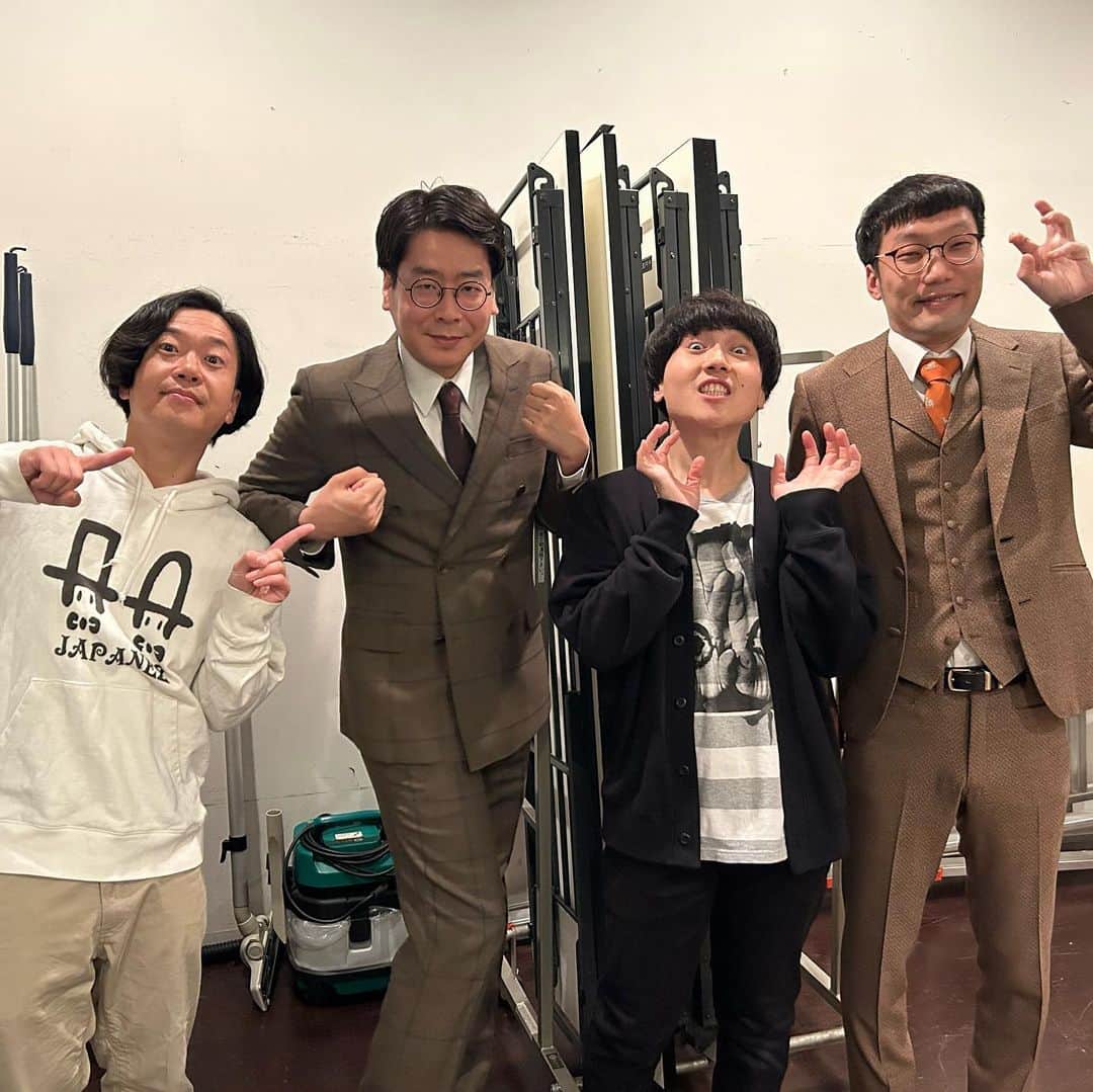 ウネモトモネさんのインスタグラム写真 - (ウネモトモネInstagram)「同期っていいよね。 #ジャパネーズ  #男性ブランコ」12月14日 3時02分 - unemonejpnz