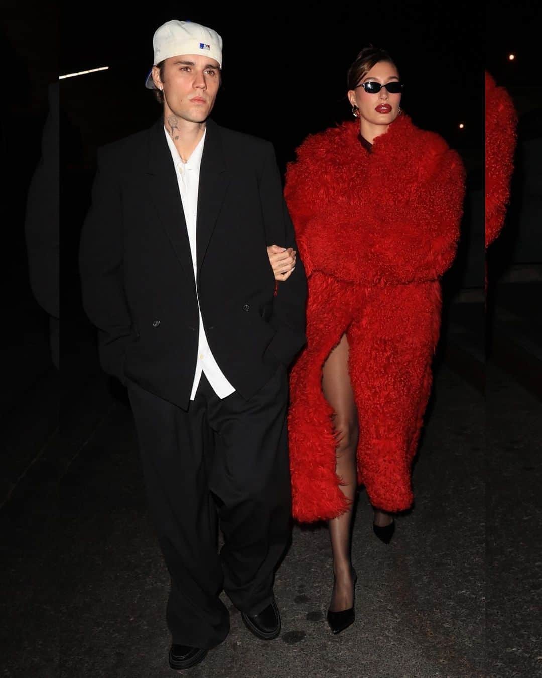 のインスタグラム：「Justin Bieber joined his wife Hailey Bieber at her Rhode holiday party on Tuesday night. She was dressed festively in a fuzzy red coat. More photos on JustJared.com! #JustinBieber #HaileyBieber Photos: Backgrid」