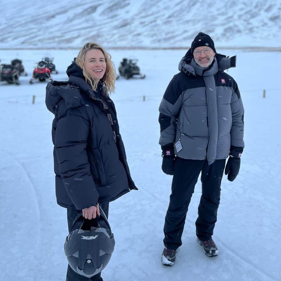 ブリット・マーリングのインスタグラム：「A gathering of photos of some of the remarkable crew that made A MURDER possible…   1. Leifur Dagfinnsson of @truenorth_nordic - our incredible Icelandic producer. We got on these snow mobiles and went 20 min across a frozen lake to set.  2. @charlottebruuschristensen @adigerlando and I sorting out where to place the VFX portion of the hotel in Deplar Valley 3. @alexhgayner, Jason, Charlotte and Zal scouting near Ray’s Tavern for a location within walking distance to shoot Darby and Bill’s wake-up in the El Camino so we could make the day 4. JB Rogers — our AD who literally held the set together with his acumen and his dark humor. the only man who can make me laugh when we have one hour left to shoot and must light a wall on fire with SFX team.  5. From the incredible camera department — Gavin, Mickey, Tamara (script sup), Austin, Charlotte, Andy, Kathryn (assoc producer), and Adam — we are 2 tequilas in and have been dancing for an hour post wrap ;) 6. Josh and Daniel — working double time because when I was directing there was never proper time to do Hair and MU to play Lee  7. @graymeganbowman and I on the hottest day of the summer in a parking lot we transformed into Six Flags with VFX  8. The gang at our Utah spot River Rock Inn with owners Tracy and Greg who made us a breakfast of champions every morning to face a 12 hour day  9. @dbholland (co-producer), Kathryn Moïse and I try to increase blood flow in the trailer after 16 hours on our feet 10. The entire editorial team — wild talents all of them — Blair, Blake, Rachel, Tavis, Chris, Kathryn, Lana, Mike, Cassandra, Will, Derek, Josh, Kara — and maestro Dylan Tichenor beside Zal and me.   these are just some (by no means all) of the artists and master craftspeople who worked tirelessly behind the scenes to achieve a very ambitious story...」