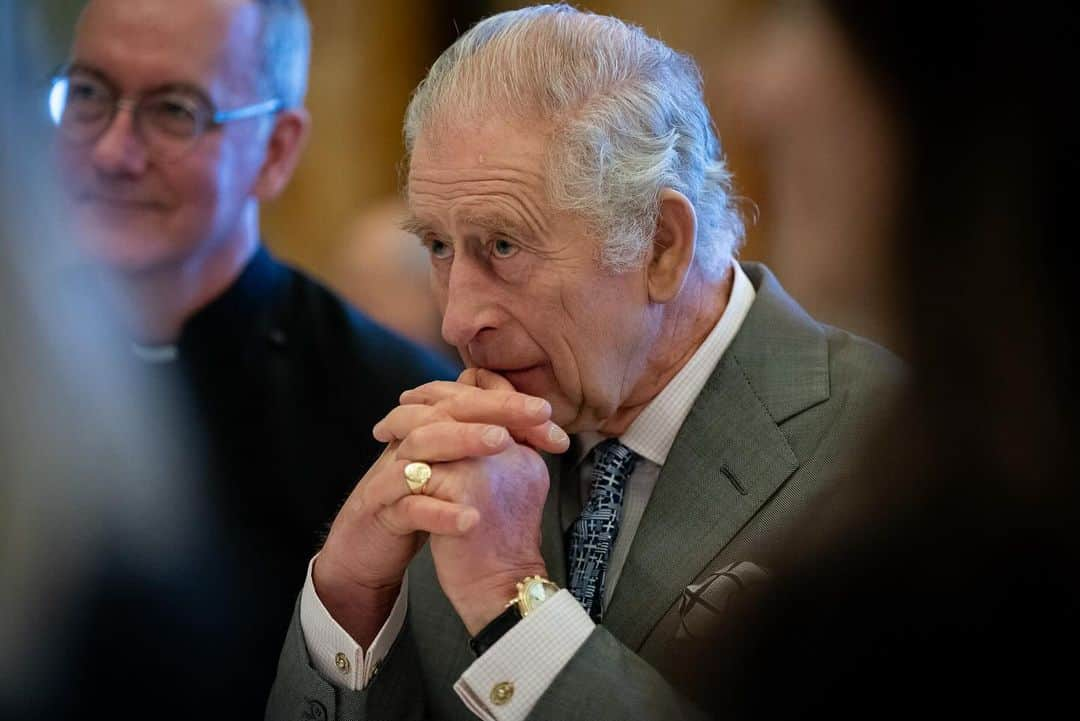 ロイヤル・ファミリーさんのインスタグラム写真 - (ロイヤル・ファミリーInstagram)「Today The King hosted a gathering of UK community and faith leaders at Buckingham Palace. Guests had the opportunity to discuss the challenges their communities face, and the ways in which greater cohesion and fellowship can be fostered among them.」12月14日 3時37分 - theroyalfamily