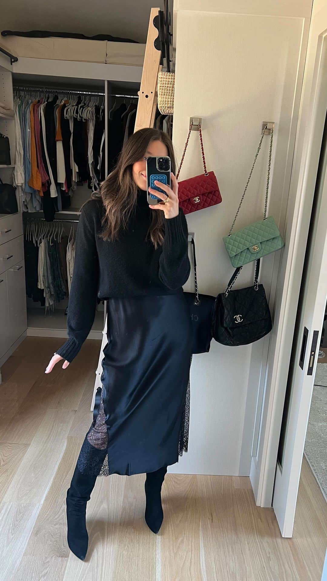 エミリー・DiDonatoのインスタグラム：「Get dressed with me 🖤  Sweater @torysport  Dress @intimissimiofficial  Shoes @ysl  Jacket 1 @mariamalsibai  Jacket 2 @maxmara」