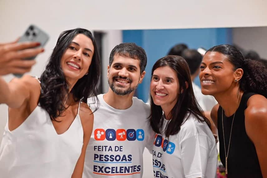 シェイラ・カストロさんのインスタグラム写真 - (シェイラ・カストロInstagram)「Ontem tive o prazer de participar do painel da Conexão Arco com a galera da @arcoeducacao, junto com minha amiga @fegaray!   Tivemos um papo incrível com bastante troca e aprendizados. Foi demais! Obrigada, @team_amma. 🤍」12月14日 5時14分 - sheillacastro