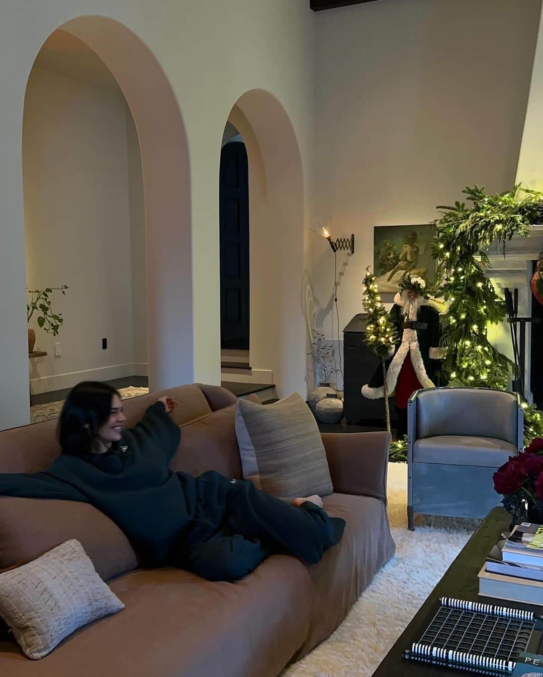 ケンダル・ジェンナーのインスタグラム：「cozy at home in @alo」