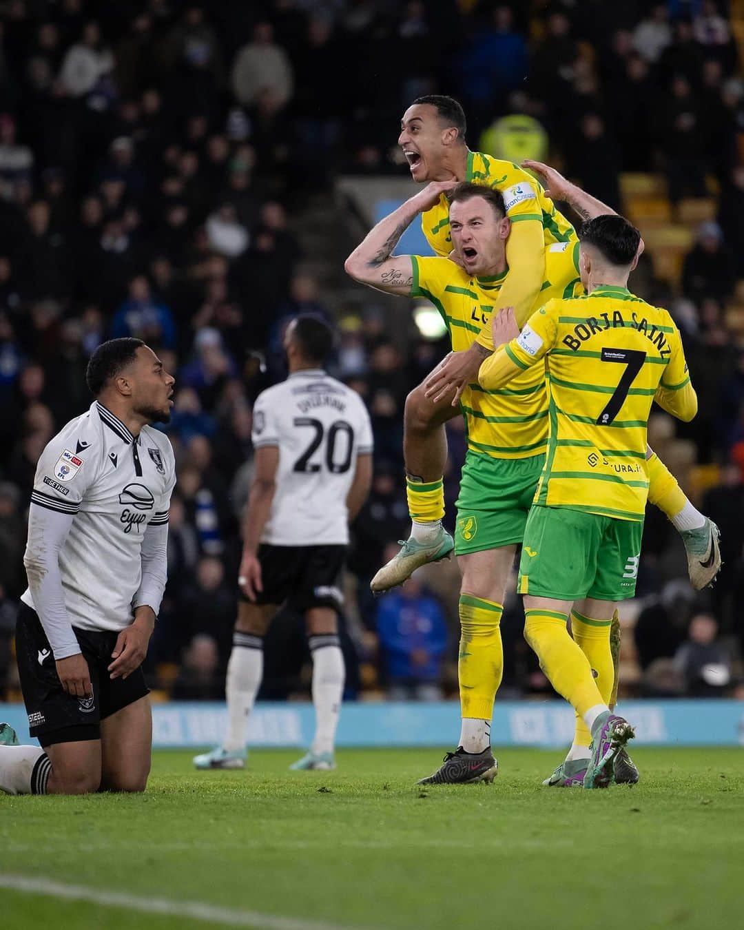 ノリッジ・シティFCさんのインスタグラム写真 - (ノリッジ・シティFCInstagram)「👊」12月14日 6時05分 - norwichcityfc