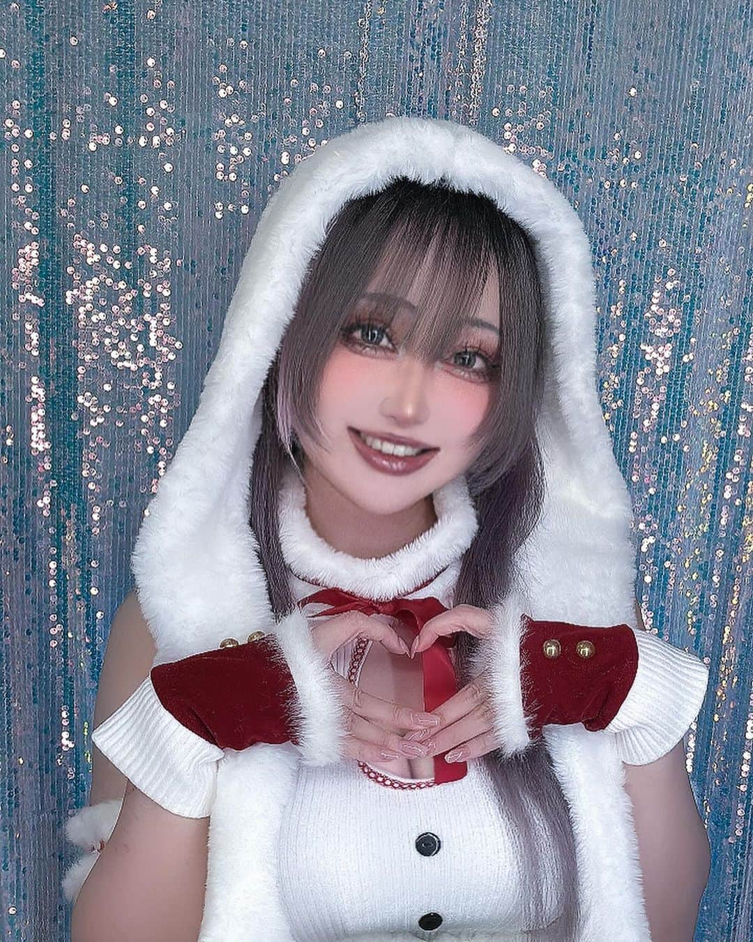 華密美琉さんのインスタグラム写真 - (華密美琉Instagram)「🎄⛄️ Merry Christmas  ❄️ ❄️ ❄️ ❄️ ❄️ ❄️ ❄️  #コスプレ #cosplay #코스프레 #角色扮演 #christmas #サンタクロース #雪だるまコスプレ #santa #cosplaygirl #cosplaygirls #cosplaysexy #cosplaymodel #cosplaymakeup #cosplayjapan #cosplayphoto #cosplayselfie ##クリスマスネイル #クリスマス #クリスマスコーデ #クリスマスプレゼント #クリスマス準備 #クリスマスイベント #クリスマスイベント企画中 #christmastime #christmasmood #christmascosplay #christmascostume #christmascountdown #christmasmakeup   クリスマスパーティー2023のお知らせ！ ⭐️一緒にクリスマスウィーク楽しもう⭐️  12月23日の参加申込とイベ詳細はここ👇 https://chamomile.fanbox.cc/posts/7082973?utm_campaign=post_page&utm_medium=share&utm_source=twitter インスタはURLクリックできないので、 私のストーリーから飛んでもらうか、 Xの@chamomile_chami の投稿をみてね！  FANBOXのブログに詳細があります！！ チェックよろしく！会えるの楽しみにしてるよ！！  🪅12月の予定🪅  12月23日　秋葉原 13:00〜15:00 クリスマスのチェキ会 16:00〜20:00 カフェタイム  12月24日　東京都内予定 14:00〜18:00ごろ クリスマスオフ会 参加の募集開始しました！ 詳しくはFANBOXのブログを見てね！  12月24日　配信 23:00ごろ クリスマス配信  12月25日　配信 19:00〜 サンタさんのコスプレ  12月31日　コミケ103 東 a 44bでサークル参加 新しいコスプレ写真集をだします！ コミケでしか手に入らないセットもあるよ！ コミックマーケット会いにきてください！  【Comic Market 103】 Tokyo big sight 2023 Winter 12/31  Find us at table in east "a" 44b in the Comic market on December 31st!!  Please come!!」12月14日 6時54分 - chamomile_chami