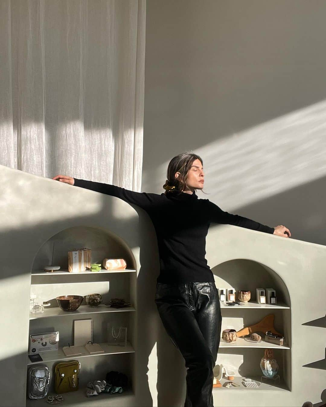 glorianotoさんのインスタグラム写真 - (glorianotoInstagram)「Hello from my beautiful flagship store - eating up the sunlight . Have you visited us yet? Ps did you know you can refill your empty bottles ?? And shop an incredibly curated selection of items that will enhance the joy in your life. 🫶」1月12日 3時58分 - glorianoto