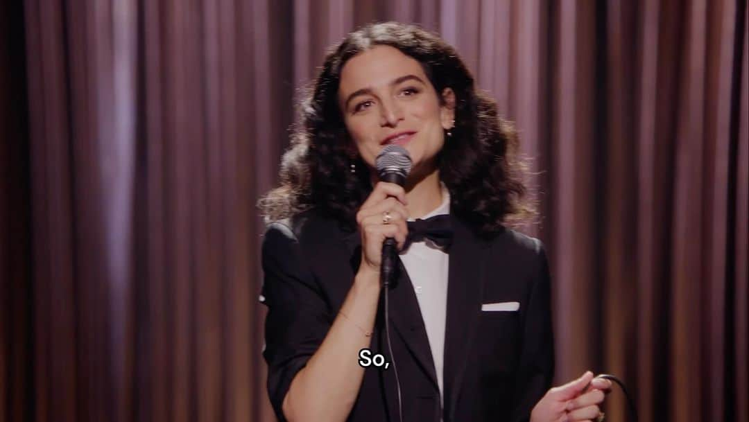 ジェニー・スレイトのインスタグラム：「DEAR LIVING PPL & GHOSTS TOO, I MADE A NEW STAND-UP SPECIAL AND ITS COMING OUT SOON! We all just want to be brave for love, right? Watch my new special ‘Jenny Slate: Seasoned Professional’, coming to @primevideo on February 23rd!   Thank you to @gillianrobespierre for directing and @bettyholm for producing and generally getting my material to where it ended up. Thanks @a24 for supporting my work! I’m glad we did this! I’m glad you will see it soon!」