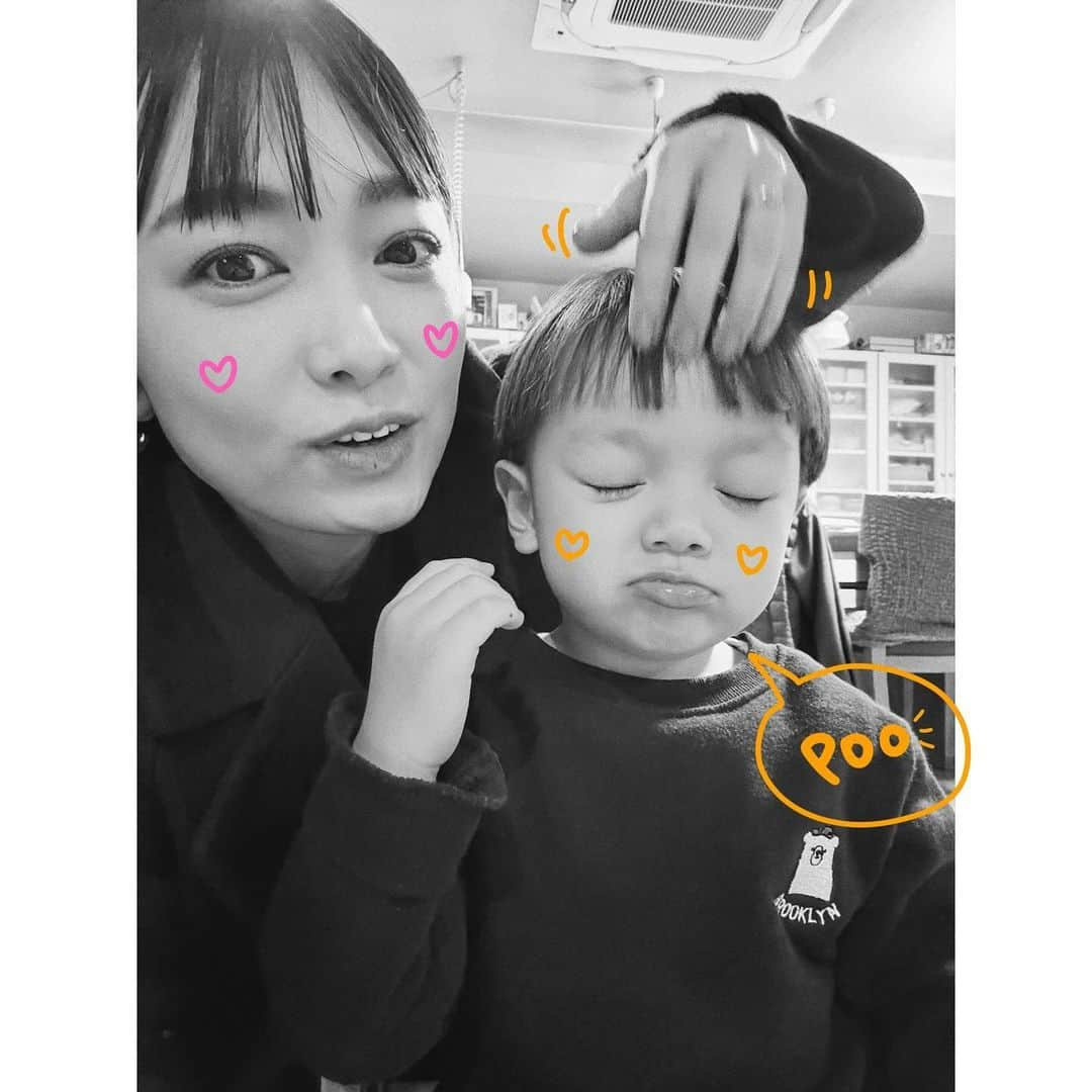 西田あいさんのインスタグラム写真 - (西田あいInstagram)「♡ 我が家の末っ子👼🏻✨ あっっっという間に成長していく。 甥っ子、姪っ子達とお泊まり会したり、トランプしたり、ワイワイご飯を食べたり…思いがけず家族時間たっぷりの帰省となりました♡ 家族で食事をし、あたたかいお風呂に入り、ベッドで寝られる…そんなひとつ、ひとつの物事に感謝し 一日、一日を精一杯生きる。  節目節目でお会いしたい方々にも会ってお話しできたり きっと今大切にすべき"身近な大切な人とのリアルな時間"をしっかり持つことで、原点に立ち返る事ができた気がします。  この世界に生まれてきて、今ここに存在している意味、心も身体も健康でいることの大切さ…日々考え、そして感じながら大きな愛に身を委ねていきたいですね♡  #ニシアイコーデ #ニシアイアート #ニシアイスタイル #ニシアイネイル #ニシアイメイク#西田ヘア #150cmコーデ #sサイズコーデ #30代ファッション #30代メイク #30代コーデ #30代ヘアスタイル #ミニボブ #ショートボブ #大人ショート #ファッションイラスト #毎日コーデ #ファッションスナップ #グラデーションボブ #グラデーションカラー #いらすとぐらむ #illustrate #illustagram #イラストグラム #おえかき #らくがきアート #プロクリエイト #procreate #おしゃれさんと繋がりたい #西田あい」1月8日 10時10分 - nishidaai