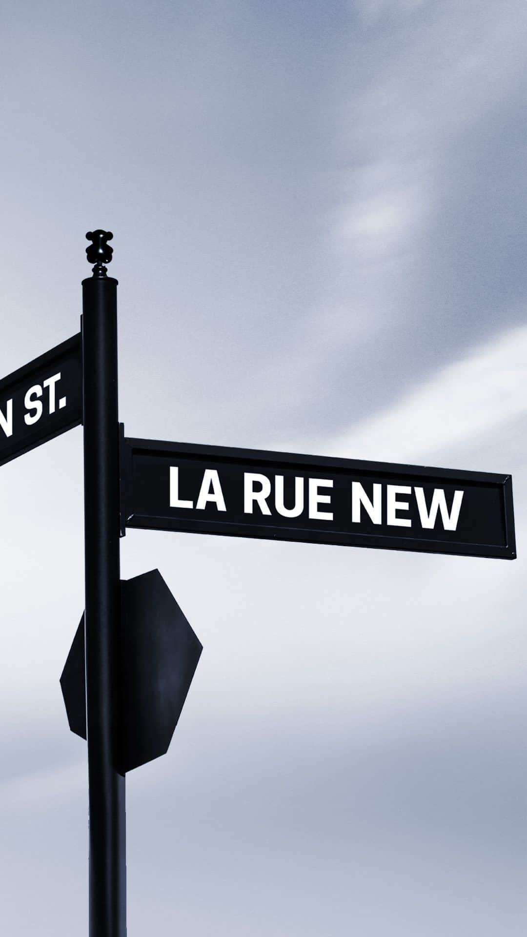 トウスのインスタグラム：「Bienvenue dans la Rue New! The most stylish street in the hood 🚸」