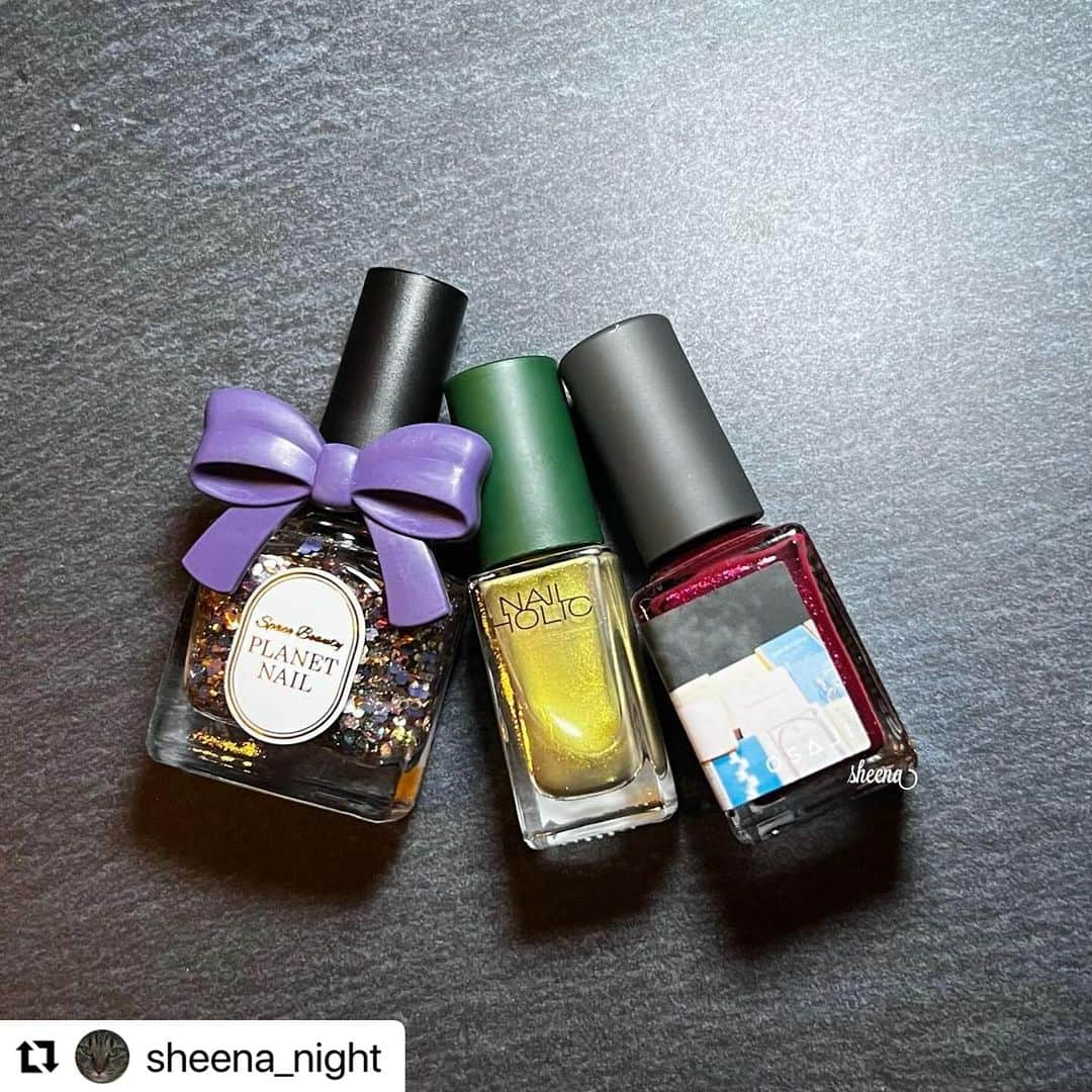 【PLANET NAIL（プラネット ネイル）】公式さんのインスタグラム写真 - (【PLANET NAIL（プラネット ネイル）】公式Instagram)「✰✰✰ ━━━━━━━━━━━  @sheena_night さま♡  PLANETNAIL ラメネイル PLB20  未来の七不思議 を使ったグラデネイルデザイン のご紹介ありがとうございます😌🩷  とっても鮮やかだけど バランスがよくって sheena様の魅力がたっぶり惹きたってる😌  ぜひぜひまねっこされてください♡ ╍ ╍ ╍ ╍ ╍ ╍ ╍ ╍ ╍ ╍ ╍ ╍ ╍  ・・・ 2023年最後滑り込み⛷️  2023年もお世話になりました🙇‍♀️  秋以降は家族が入院したり、仕事が馬鹿忙しかったり、自分も体調崩したり、推しが複数炎上したりでこれが厄年…………！！！と震え上がりましたが、ぼちぼちネイル生活ができるくらいには落ち着いてきました🐰  2024年迎え撃つぜ〜〜〜💥🔫 そんな気持ちで塗り納めでした。 ビームなイエローと深紅のグラデーションでおめでたい感じに☺️  どなた様にとっても素敵な一年になりますように。  ▼使用 OSAJI @osaji__  終着駅  NAIL HOLIC @nailholic_kose  GR734  PLANET NAIL @planet.jp  未来の七不思議 . . . #nail#selfnail#manicure#nailstagram#ショートネイル部#セルフネイル部#指甲#美甲#マニキュアネイル#ポリッシュネイル#シンプルネイル#マニキュア#セルフネイル#ショートネイル#ネイル好きな人と繋がりたい#セルフネイラーさんと繋がりたい#秋ネイル#冬ネイル#ラメネイル#グラデーション#グラデネイル#gradationnail #osaji#オサジネイル#nailholic #ネイルホリック#planetnail #プラネットネイル」1月8日 16時27分 - planet.jp