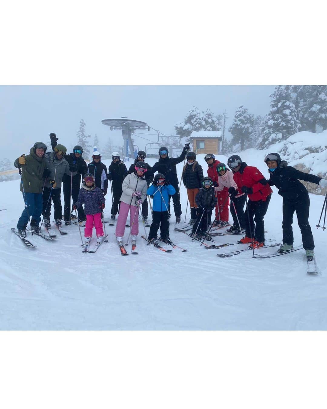 トニー・パーカーさんのインスタグラム写真 - (トニー・パーカーInstagram)「Happy new year ⛷️❄️ #ski #family #friends」1月8日 17時25分 - _tonyparker09