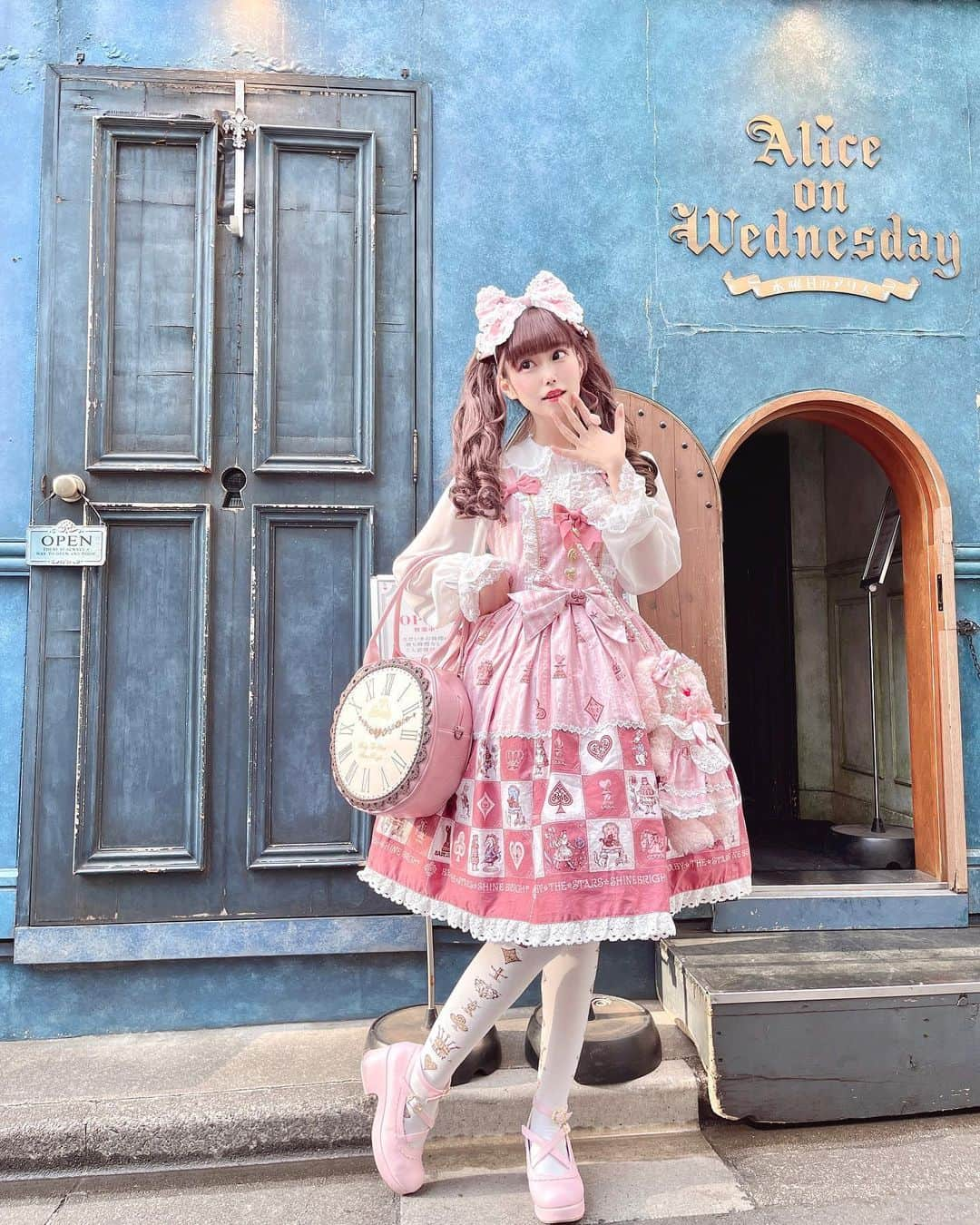 雨宮真梨子のインスタグラム：「⁡ ピンク色のチェスアリス柄可愛い…🎀♥️  #babythestarsshinebright  ♣️♦️Chess Alice series♥️♠️ ⁡ #ベイビーザスターズシャインブライト #btssb #ロリータ #ロリータファッション #ロリィタ #ロリィタファッション #ロリィタさんと繋がりたい #ロリータコーデ #kawaiifashion #kawaiigirl #kawaiistyle #harajukufashion #harajukustyle #lo娘 #lolitafashionstyle #japanesefashion #girlyfashion #japanesegirl #japaneseculture #kawaiidesu #sweetlolitafashion #sweetlolitastyle #eglcommunity #eglfashion #lolita #懐古ロリィタ #アリスコーデ #原宿ファッション #甘ロリ」