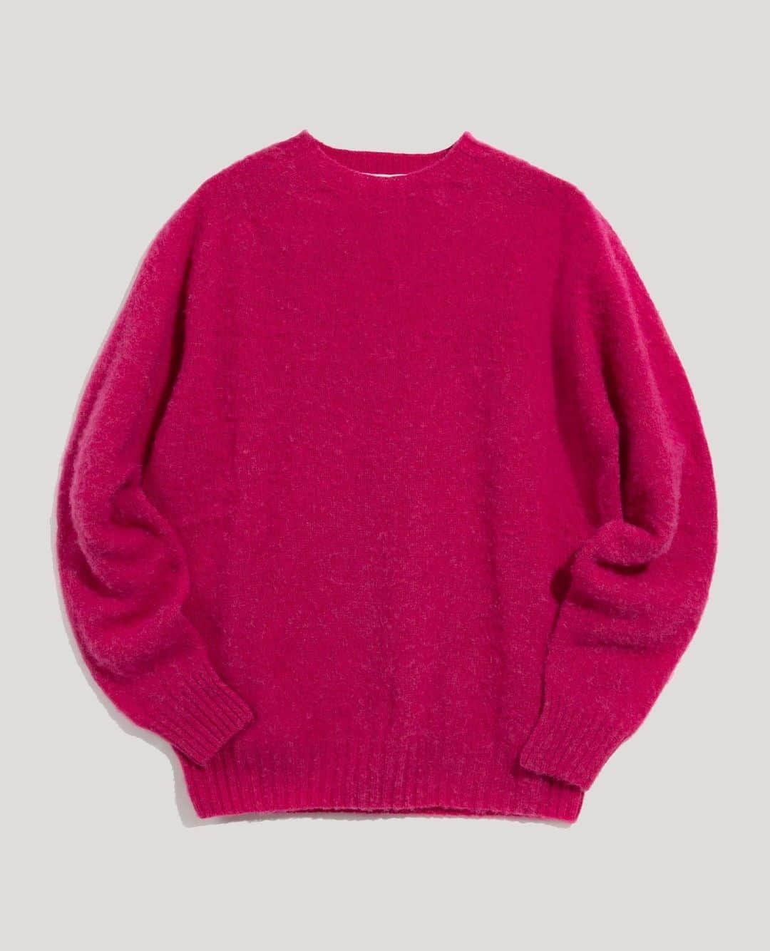 ユーマストクリエイトのインスタグラム：「New season brushed lambswool Suedehead crew neck, with a relaxed fit and seamfree construction.⁠ Made in Scotland.⁠」