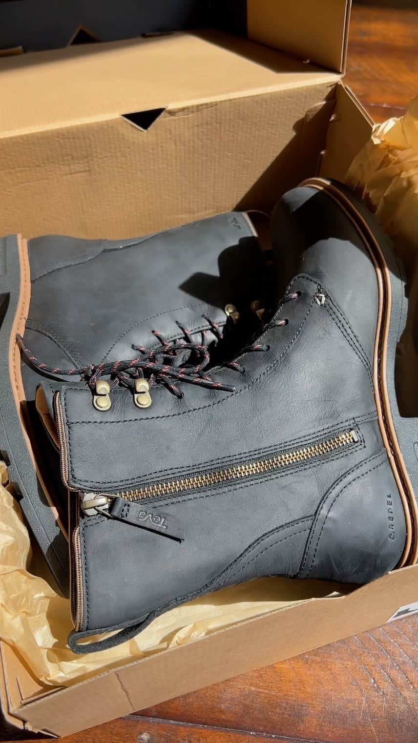 Tevaのインスタグラム：「Unboxing Rowena: Rooted in performance yet polished enough for everyday adventures. ✋」