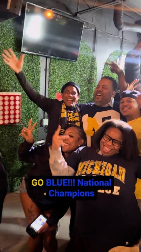 ヒル・ハーパーのインスタグラム：「Amazing night yesterday watching the @umichfootball Wolverines win the championship! Go BLUE!!! Perfect end to a historic season.」