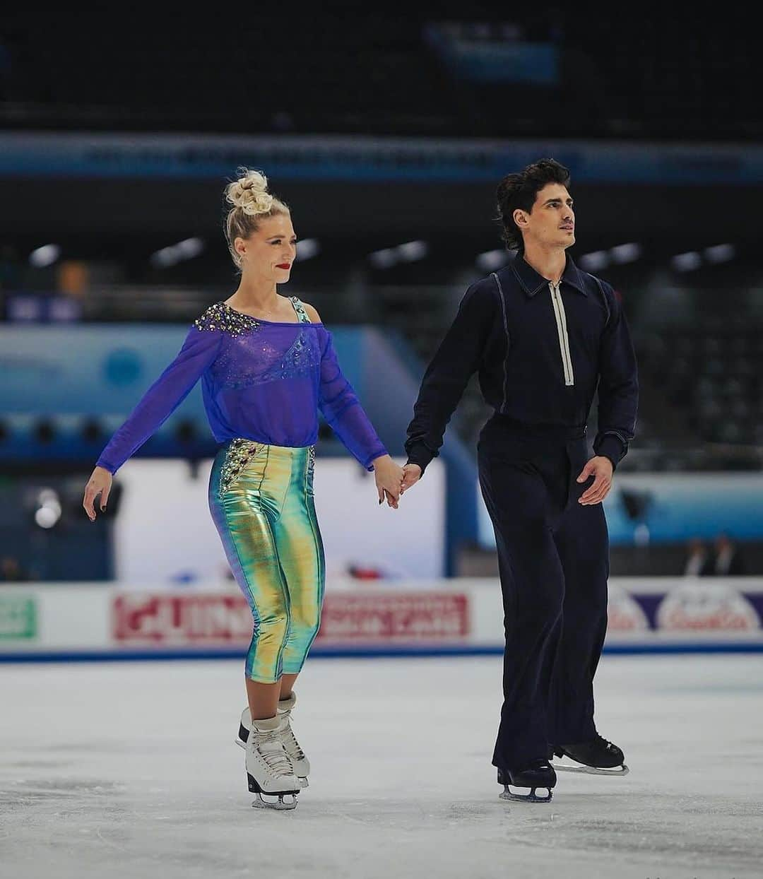 パイパー・ギレスさんのインスタグラム写真 - (パイパー・ギレスInstagram)「Hey Calgary are you ready for us?!? @skate_canada  - - 📸 @yanablumka_fs  #figureskating #icedance #iceskating #figureskatingphotography #skating #ctn24 #competition #letsgo」1月10日 23時38分 - pipergilles