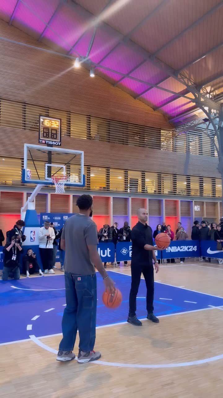 トニー・パーカーのインスタグラム：「Horse game with a shirt 🏀 #nbaeurope #paris #horsegame」