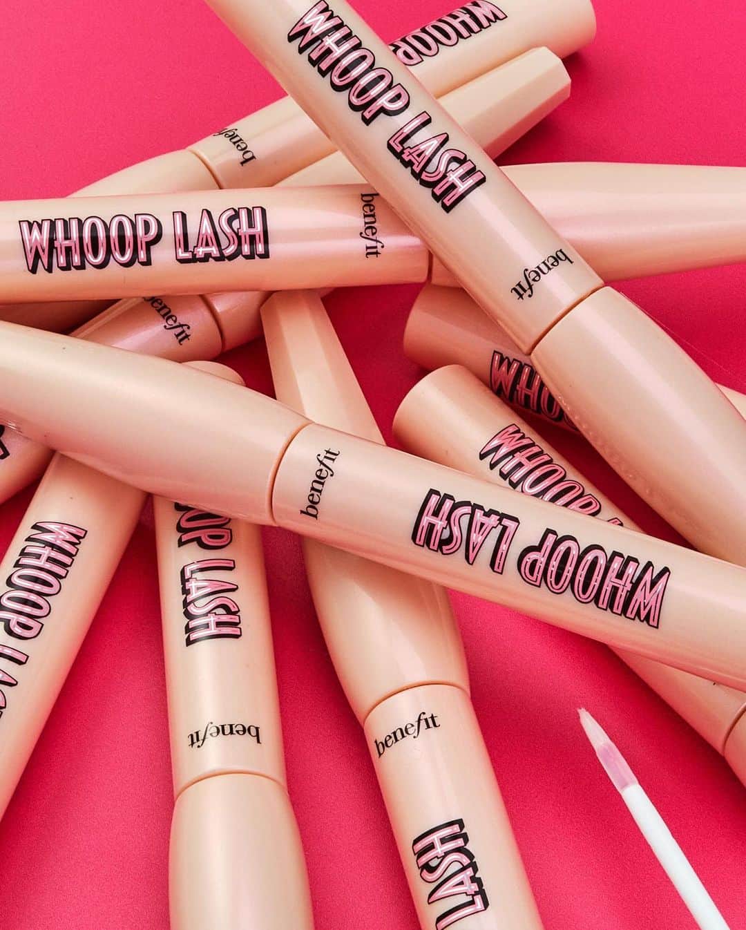 Benefit Cosmeticsさんのインスタグラム写真 - (Benefit CosmeticsInstagram)「Work that whoop 👏 Curious on how to use Whoop Lash Serum? Save this post for tonight’s lash routine!⁠ ⁠ ✨ Gently apply to lash line & wipe off any excess⁠ ✨ Allow 1-2 minutes to dry before using other skincare products⁠ ✨ Apply nightly to clean, dry lashes⁠ ⁠ Have you tried Whoop Lash yet? Talk to us in the comments! 💬🩷⁠ ⁠ #benefitcosmetics #whooplash #lashserum #beauty #new」1月11日 4時02分 - benefitcosmetics