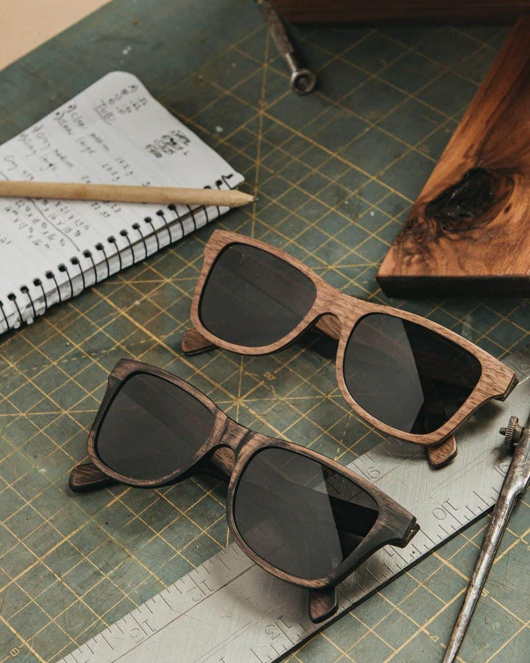 シュウッドのインスタグラム：「Shwood’s flagship model that led us to where we are today - The Canby Wood Sunglasses.  Featuring classic styling that is simple yet unforgettable and universally flattering. The rugged good looks of genuine walnut wood, lent the feather-weight but impressively tough, tensile strength of a carbon fiber core.  Shwood - The Original Wood Sunglasses, since 2009.」
