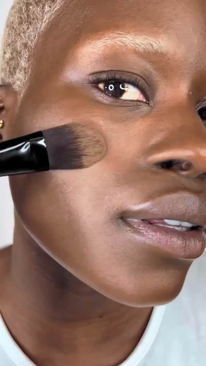 Smashboxのインスタグラム：「Always On Skin-Balancing Foundation 🪄  ✨ 24-hour oil control + hydration ✨ skin-protecting ✨ buildable, skin-like coverage ✨ 16-hour wear  Shop @ultabeauty to find your shade | Link in bio」