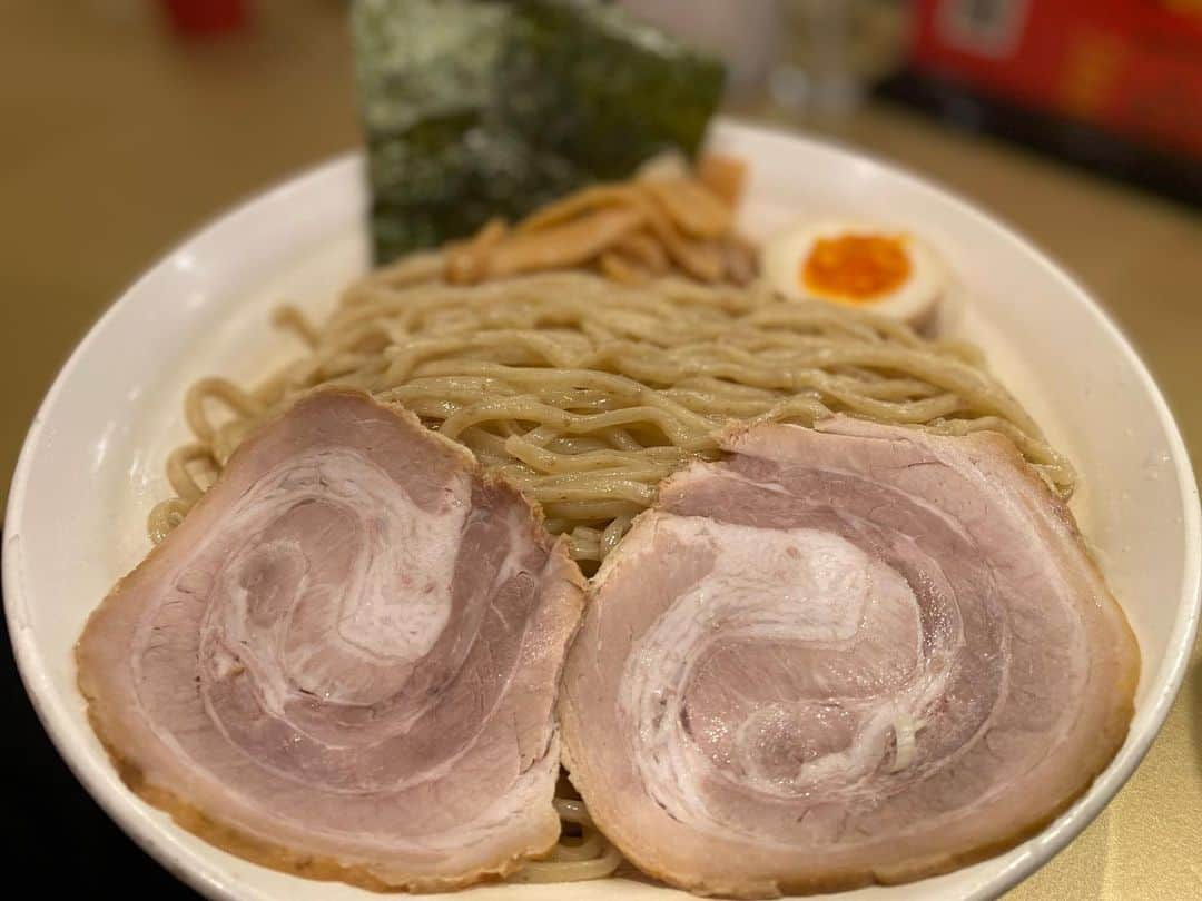 大沢文也さんのインスタグラム写真 - (大沢文也Instagram)「久々のごっつ！ つけめん800g これぞデブエット🤣  さぁーさぁーさぁー 太りますか🥹  #ラーメン #らーめん #拉麺 #つけ麺 #🍜」1月11日 15時36分 - fumifumi_k1