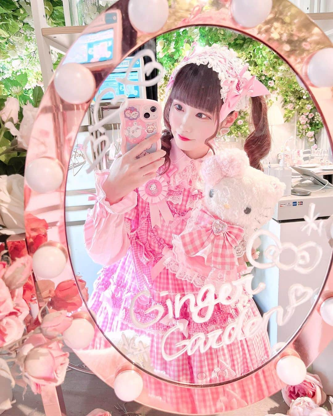 雨宮真梨子のインスタグラム：「⁡ キティちゃんとお揃いっ ﾐ・◦・ﾐ🎀  #babythestarsshinebright  🩷Sweet Gingham Dollワンピース🩷  ⁡ #gingergardenaoyama #表参道カフェ #表参道ランチ #アフタヌーンティー #青山カフェ #アフタヌーンティー巡り #ハローキティ #btssb #ロリータ #ロリータファッション #ロリィタ #ロリィタファッション #ロリータコーデ #kawaiifashion #kawaiigirl #kawaiistyle #harajukufashion #harajukustyle #lo娘 #lolitafashionstyle #japanesefashion #girlyfashion #japanesegirl #japaneseculture #kawaiidesu #sweetlolitafashion #sweetlolitastyle #eglcommunity #eglfashion」