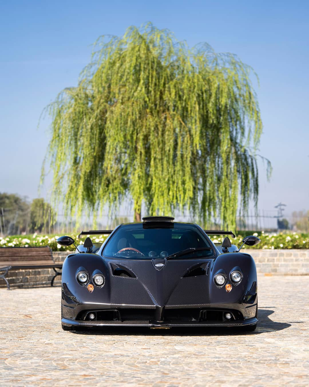 パガーニ・アウトモビリさんのインスタグラム写真 - (パガーニ・アウトモビリInstagram)「We are sure you have never seen this Zonda before.  When conceptualizing a Pagani Hypercar, we aim to focus on our client's desires, aspirations, and fantasies.  Horacio Pagani often reminds us that we are like tailors, weaving cars around the fabric of our clients' dreams.  This is why we greatly regard Unico, Pagani’s program of highly personalized upgrades.  The Zonda Attack brings the highest technological and performance level within Pagani's offerings for the Zonda model; both the external and internal configurations have been completely revised on demand, following lengthy phases of configuring and rendering customer requests.  #Pagani #PaganiAutomobili #ZondaAttack #PaganiOfficina #PaganiUnico」1月12日 0時04分 - paganiautomobili