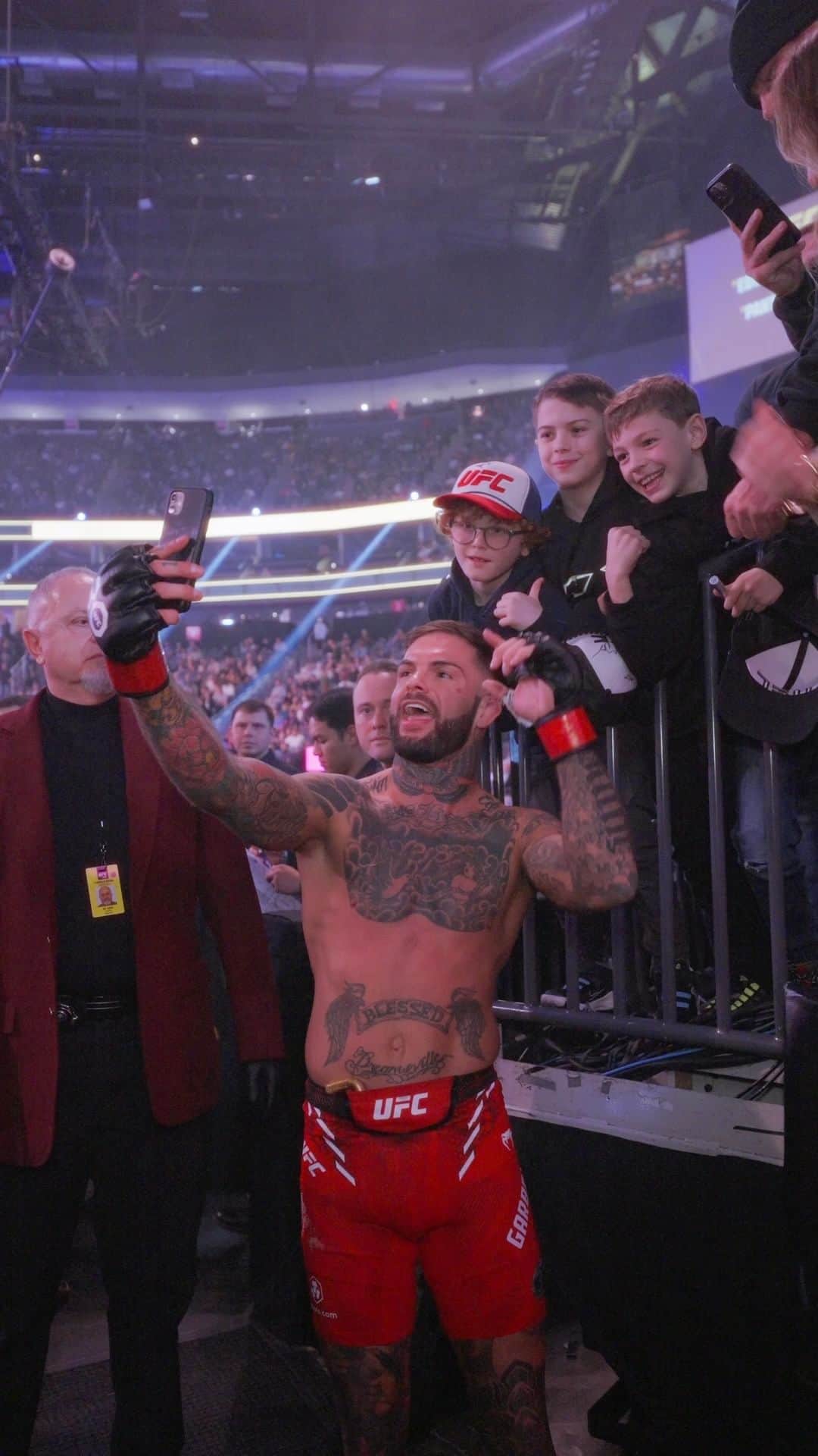UFCのインスタグラム：「We saw the best version of @Cody_NoLove on Saturday night at #UFC296  For the first time his son was in attendance and got to see his dad take home the win! 🥹」