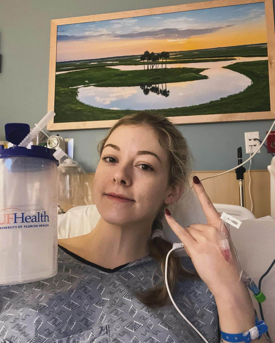 グレイシー・ゴールドさんのインスタグラム写真 - (グレイシー・ゴールドInstagram)「After 18 months of pain I finally got a treatable diagnosis & surgery 🎉 Huge thank you to Dr. Roach and the entire surgical team at UF Health and The Steadman Clinic Can’t wait to start rehab and get back on the ice ✨ #comebackera」12月19日 8時46分 - graciegold95