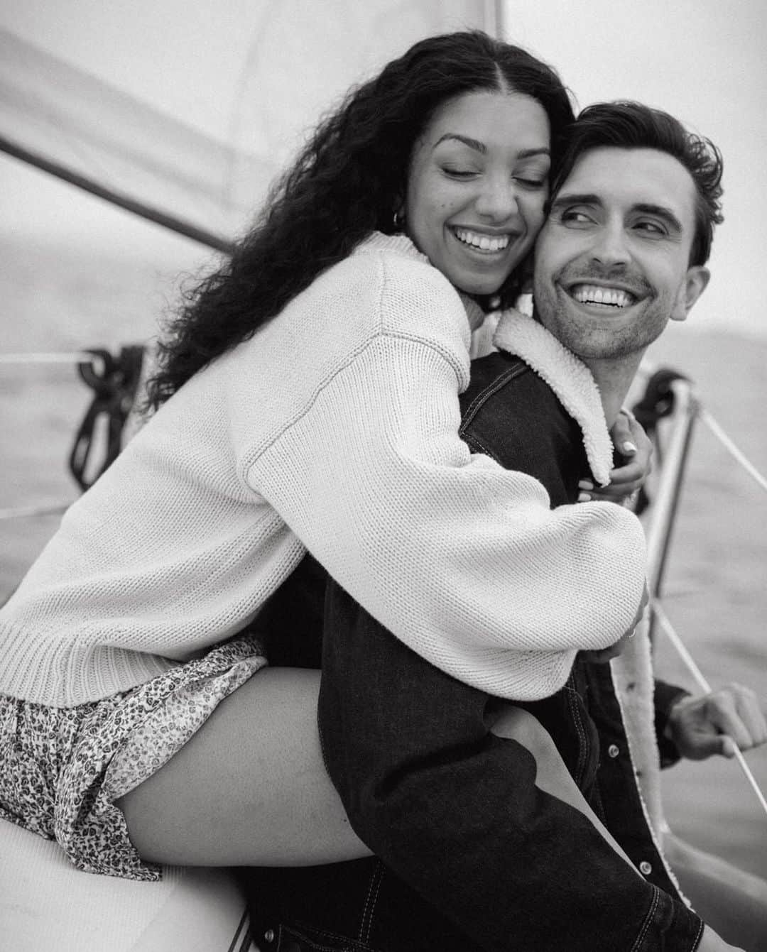 ジェイミー・フォックスさんのインスタグラム写真 - (ジェイミー・フォックスInstagram)「@corinnefoxx @joe.hooten you are a perfect example of what being in love is…. You care about each others life mental and physical… and you have each other’s back… congratulations on your engagement… @joe.hooten when you whispered to me a while back that you were gonna ask my baby girl to marry you I had tears of joy in my soul… 🙏🏾❤️ and @corinnefoxx you have… and have always had a special place in my heart… you deserve love abundantly… so again congratulations you too… can’t wait to walk you down that isle.. @corinnefoxx you have a great soul in @joe.hooten I LOVE YOU BOTH DEARLY… I have my tissues ready 😭 #tearsofjoy」12月19日 0時50分 - iamjamiefoxx