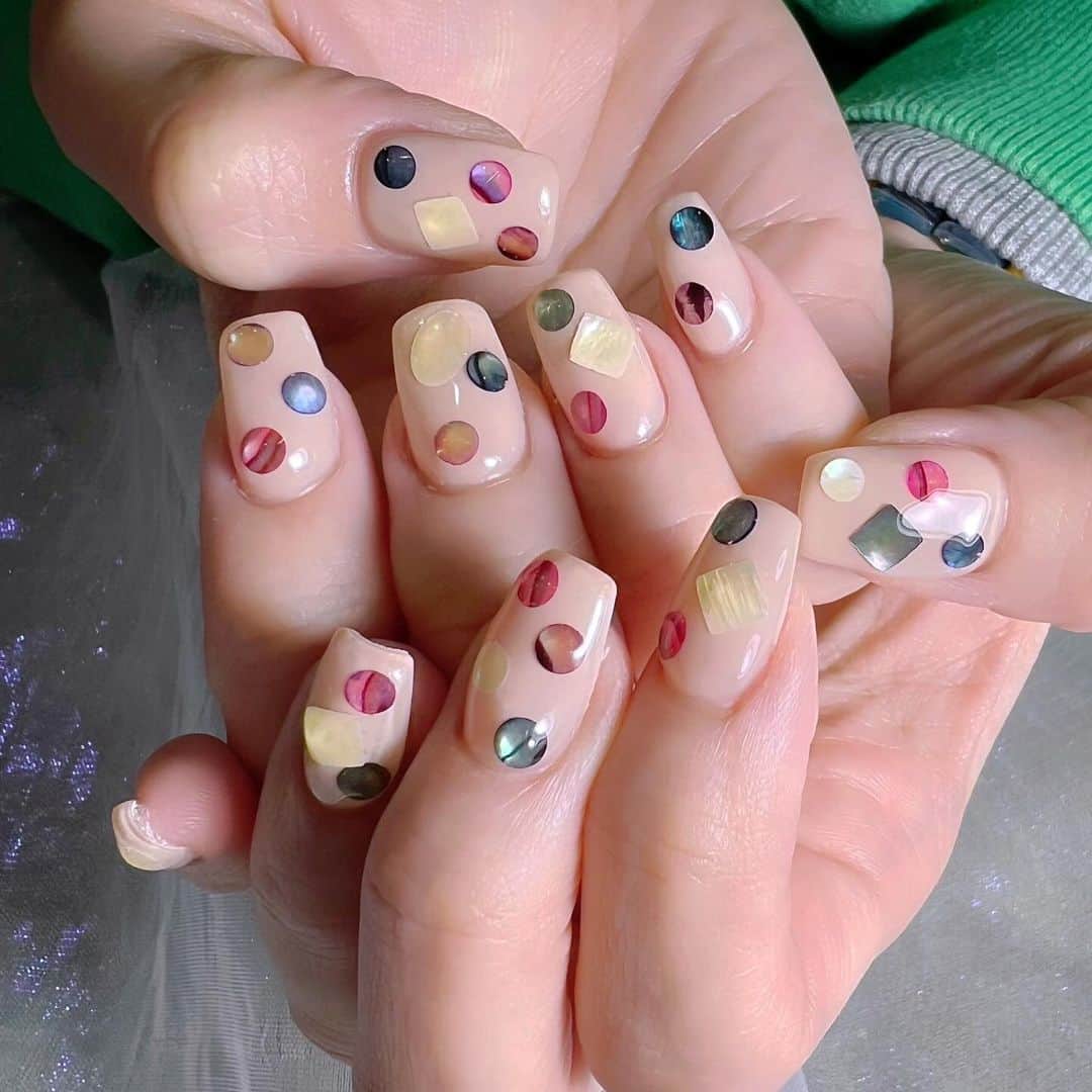 なかやまちえこのインスタグラム：「𝔟𝔢𝔦𝔤𝔢.⠀ ⠀ @risa_risa_risadayo さん⠀ イメージお伝えいただいて☺️⠀ ⠀ @aby_sharenail #nail #nails #nailart #ネイル #美甲 #ネイルアート  #japanesenailart #manucure #japanesenails #manicurist #gelnails #أظافر #네일아트 #미용  #เพ้นท์เล็บ #artedeuñas #เพ้นท์เล็บเจล #ジェルネイルデザイン #ネイルデザイン #nagelkunst #ワンカラーネイル #ベージュネイル @pregel.jp #pr」