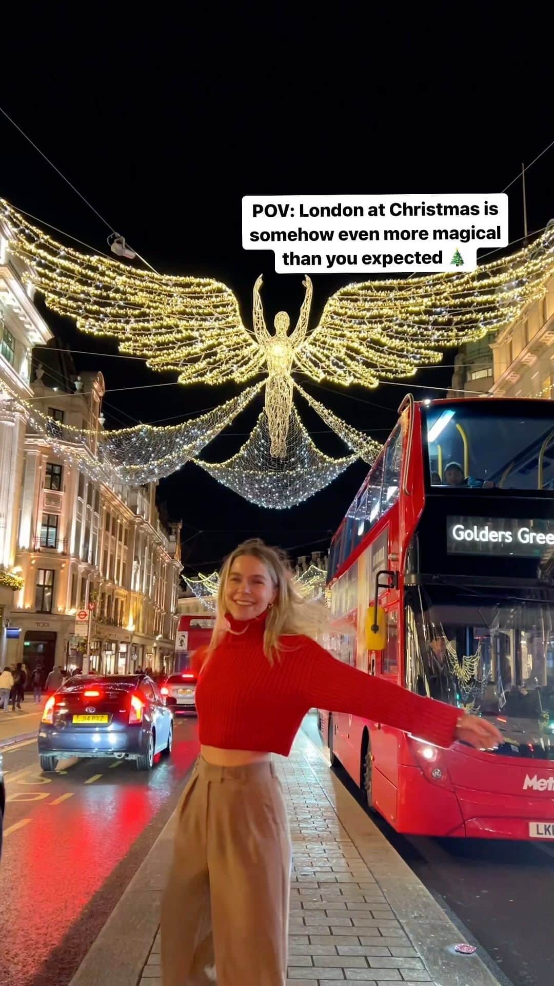 Travel + Leisureのインスタグラム：「Absolutely magical. ✨🎥 @sandymakessense, T+L contributor. #london #christmas #wanderlust」