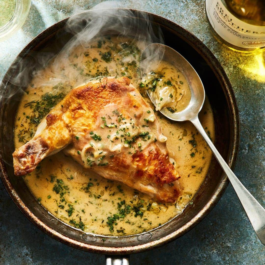 Food & Wineのインスタグラム：「A White Wine Pan Sauce with Crème Fraîche is just the thing to make your chicken dinners exciting again (I mean when has a little wine not improved things?). Try out this simple but delicious meal at the link in bio.   🍗: @andreaslonecker, 📸: @gregdupree, 🥄: @curlygirlcooks, 🍽: @audi_kd」