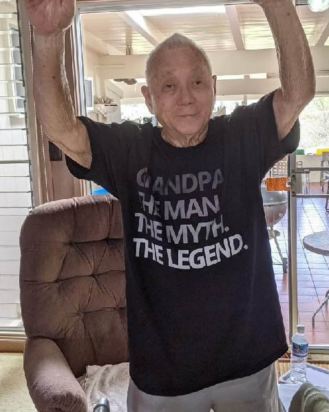 ジャネル・パリッシュのインスタグラム：「Grandpa. Our legend. Our jokester. Our protector. Now our angel. I love you, grandpa. I’m so glad you’re with grandma now. 🤍🕊️🤍」