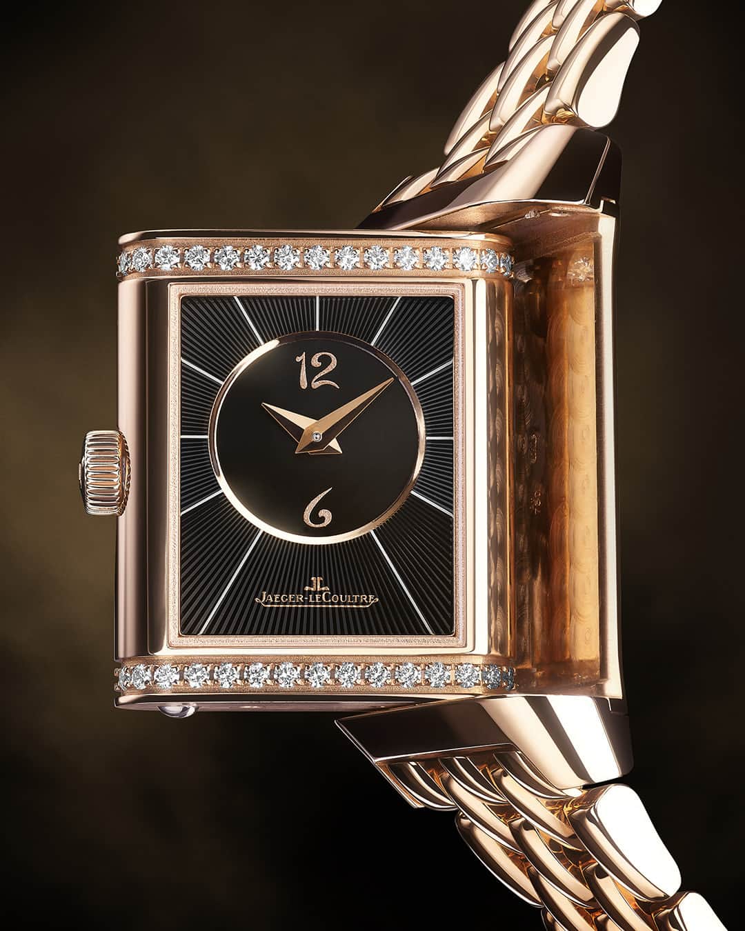 ジャガールクルトのインスタグラム：「Timeless femininity.  #VirtuosityOfNature _ Reverso Duetto Designed, made and assembled in our Manufacture _ Adorned with 30 brillant-cut diamonds, the verso of the Reverso Duetto combines elegance and finesse. Smoothly following the curve of the wrist, the pink gold bracelet adds a sophisticated touch to the timepiece for the perfect night look. _ #JaegerLeCoultre #Reverso」
