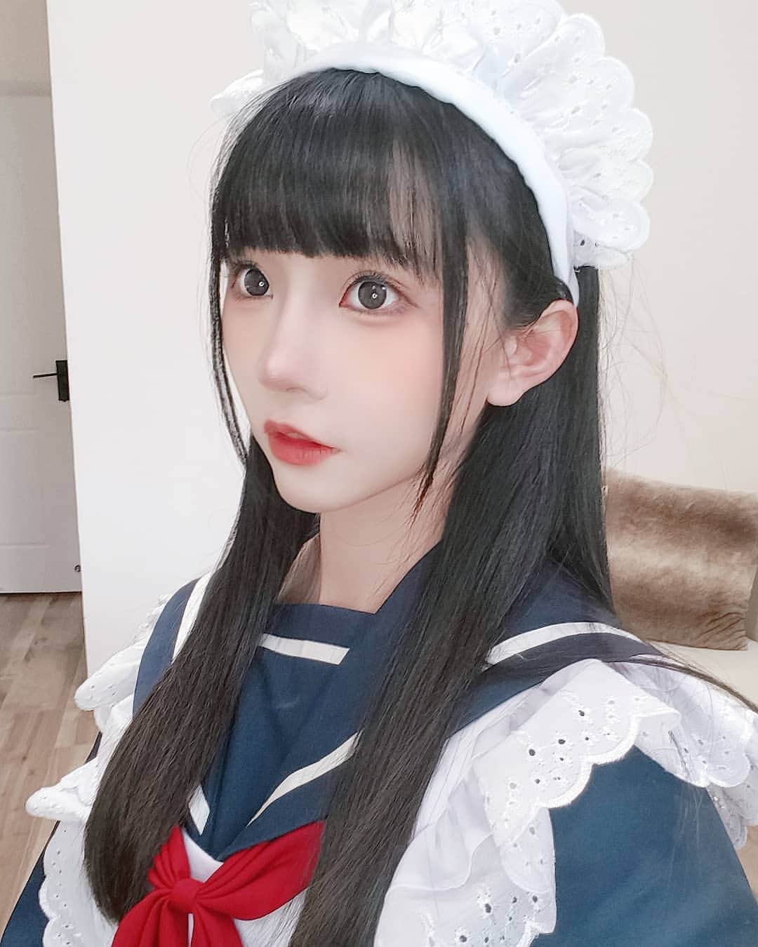 綺太郎のインスタグラム：「セーラー服とエプロンは意外によく合います」