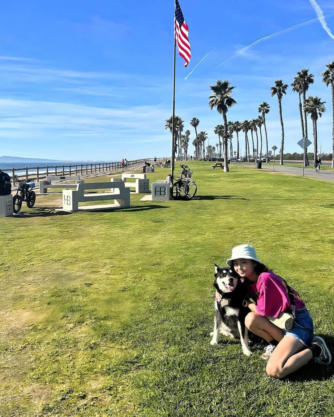 辻井美香さんのインスタグラム写真 - (辻井美香Instagram)「brought takeout sushi and had a beach picnic with Happy Dog 😍  ドッグビーチでのびのび走る愛犬♡♡ カリフォルニアは、何個か犬が自由に入れるビーチがあるよ！その一方で、犬が入れないところも多いよ！  #dogbeach #dogbeachday #huntingtonbeach #cali #californialove #californiaadventure #doglover #カリフォルニア #ドッグビーチ」12月19日 5時37分 - tsujii_yoshika