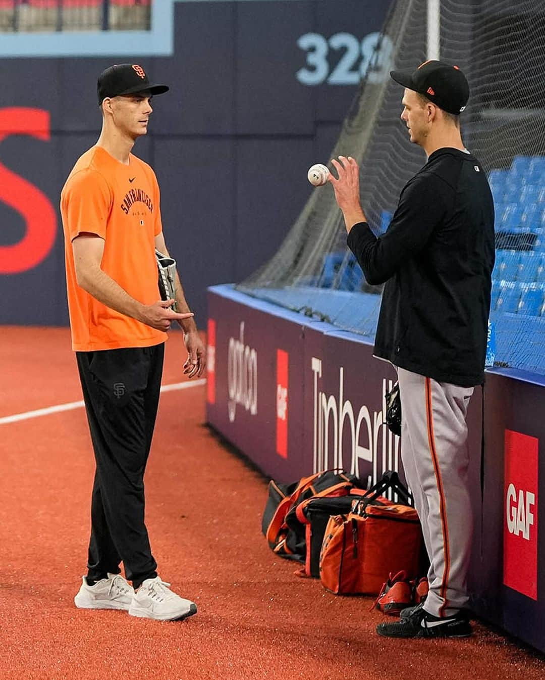 サンフランシスコ・ジャイアンツさんのインスタグラム写真 - (サンフランシスコ・ジャイアンツInstagram)「Happy #NationalTwinDay to our favorite pair of pitchers 👥」12月19日 5時41分 - sfgiants