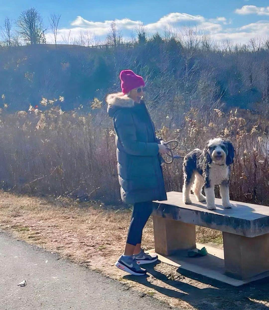 アンナ・キャンプさんのインスタグラム写真 - (アンナ・キャンプInstagram)「What a gorgeous day in Music City with my fur babies. Thanks @prana for the jacket to keep me cozy and @silkybeats for the happy hike 💘」12月19日 6時22分 - therealannacamp