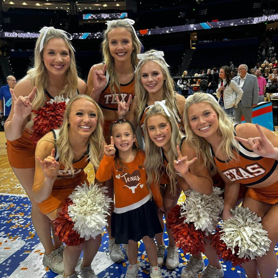 セルヒオ・ガルシアさんのインスタグラム写真 - (セルヒオ・ガルシアInstagram)「Great way to end the season strong for UT Volleyball last night, taking the NCAA title. Hook ‘em! 🤘🏼」12月19日 8時03分 - thesergiogarcia