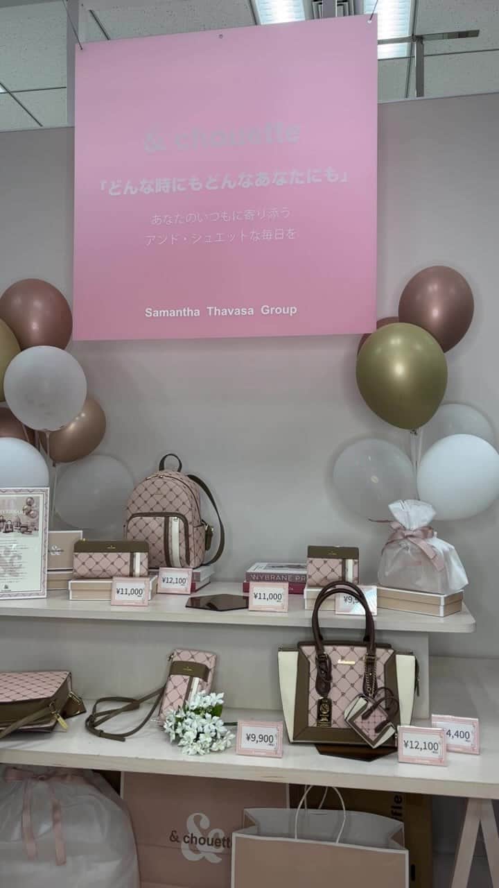 & chouetteのインスタグラム：「&chouette 10周年🎉  10周年記念カラーのモノグラムシリーズと10色トートバッグをご紹介♡」