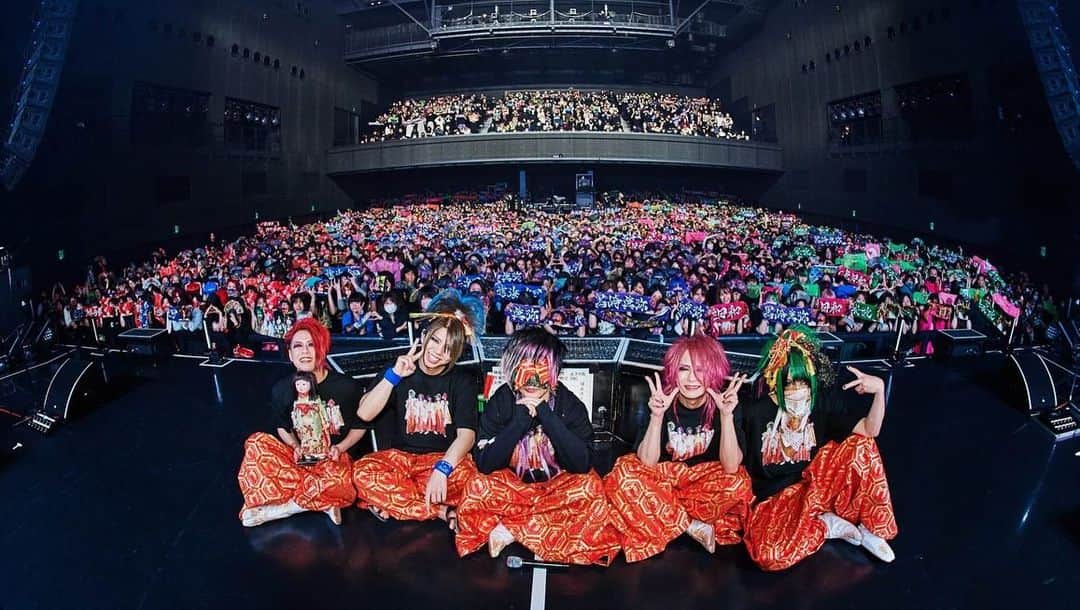 己龍さんのインスタグラム写真 - (己龍Instagram)「12月18日 Zepp Haneda 己龍生誕十六周年記念公演「拾陸周年」 来場そして配信からの参戦ありがとうございました！  また逢える日まで。  #己龍 #黒崎眞弥 #酒井参輝 #九条武政 #一色日和 #遠海准司 #己龍生誕十六周年記念公演 #拾陸周年」12月19日 11時39分 - kiryu_official_1216