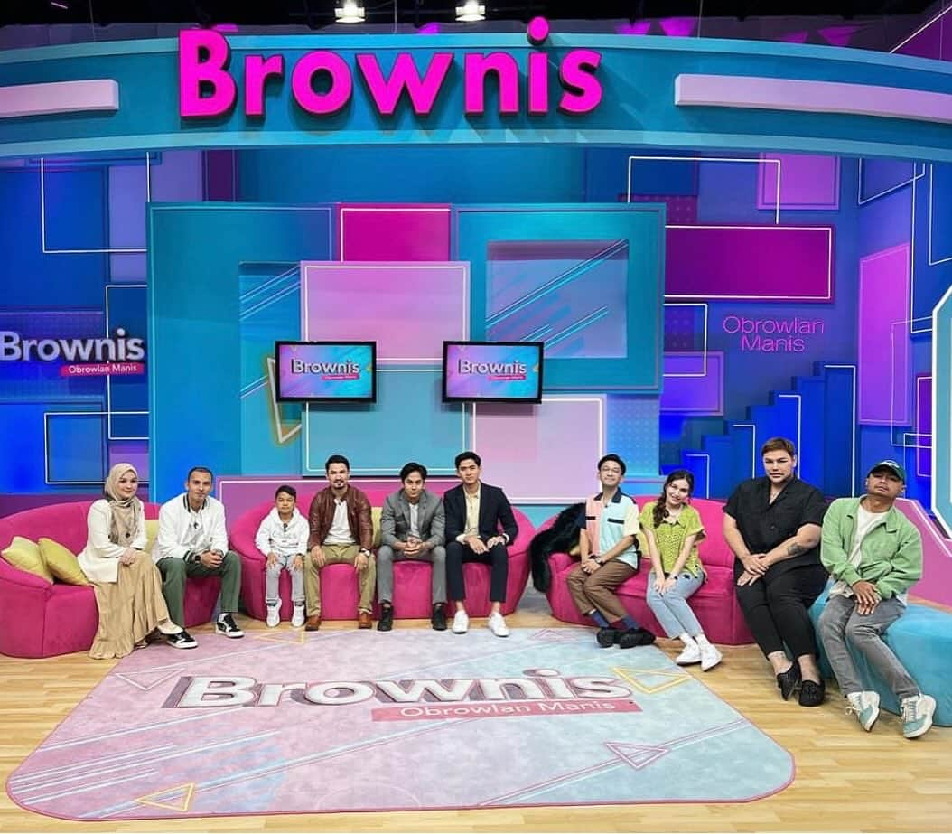 アユ・ティンティンのインスタグラム：「Thanks for watching @brownis_ttv 🥰🤩」